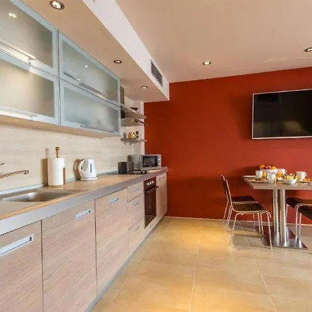 Lovely Apartment In Molunat With Wifi