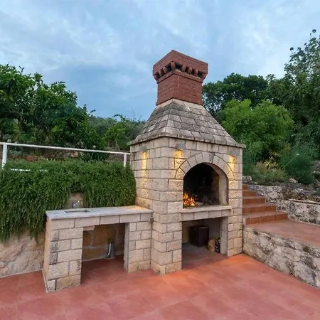 Nice Apartment In Molunat With Swimming Pool