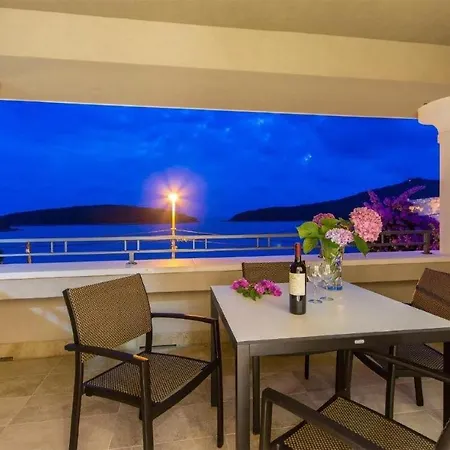 Nice Apartment In Molunat With Swimming Pool