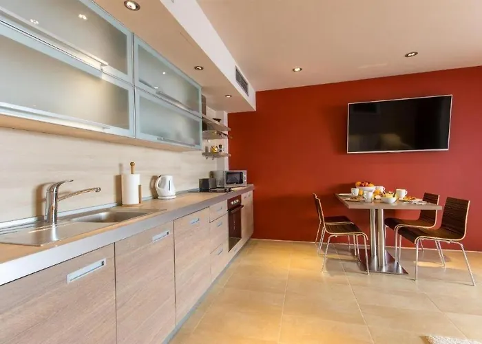 Lovely Apartment In Molunat