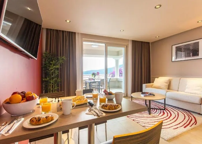 Lovely Apartment In Molunat *