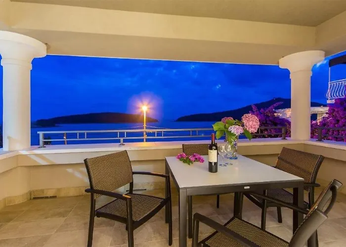 Lovely Apartment In Molunat