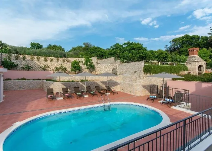 Apartment Lovely Apartment In Molunat