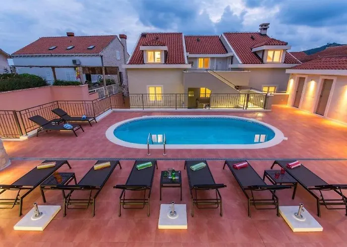 Lovely Apartment In Molunat Molunat